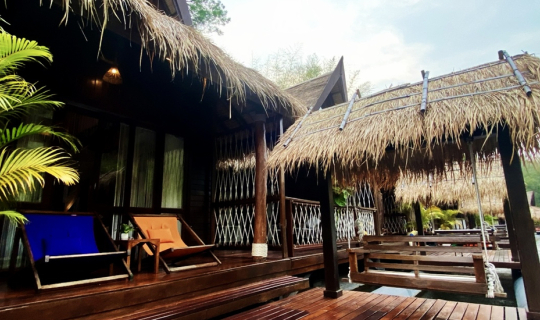 Cover ถ้าเบื่อทะเลก็เซไปกาญเถอะ!! @The FloatHouse River Kwai...