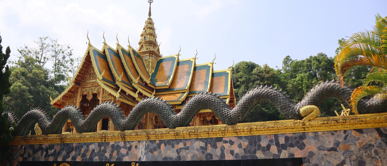 cover ชมความงามวัดพระพุทธบาทสี่รอย ที่ประดิษฐานรอยพระพุทธบาทเแห่งเดียวในไทยที่ไม่ได้จำลองขึ้น