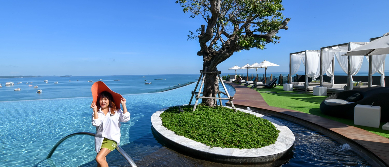 cover …รีวิว ฮิลตัน พัทยา   Hilton Pattaya Hotel   โรงแรมสุดหรูคู่พัทยา  ที่ดีที่สุดในพัทยา กับแม่ประนอม จ้า