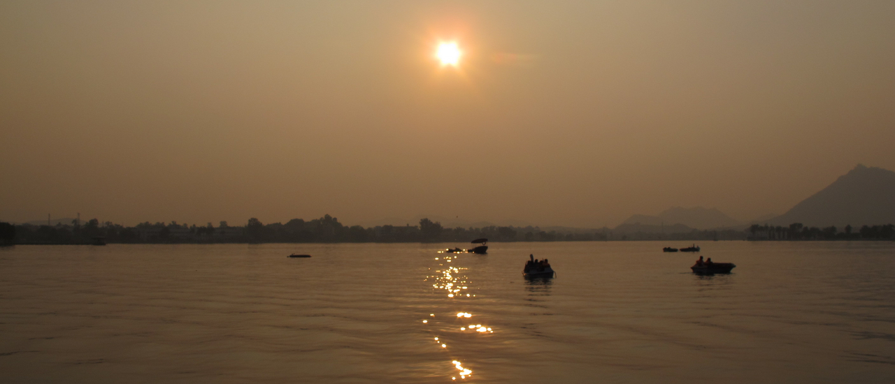 cover ชีวิตแต้มสี ที่แดนภารตะ ตอนที่ 14 ฟาเทห์ ซาการ์ ทะเลสาบแห่งวีรบุรุษ