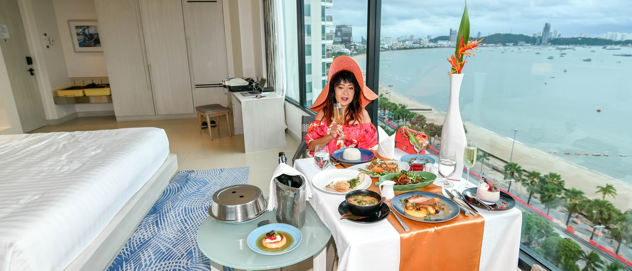 cover ….รีวิว โรงแรม อมารี พัทยา Amari Pattaya สวนน้ำขนาดใหญ่ๆ ติดทะเล กับแม่ประนอม จ้า