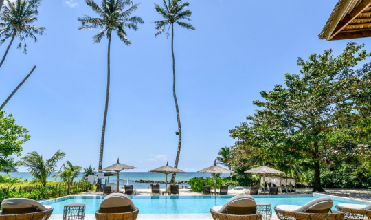 cover …รีวิว   เรสต์ ซี รีสอร์ท เกาะกูด (Rest Sea Resort Koh Kood)  กับแม่ประนอม จ้า