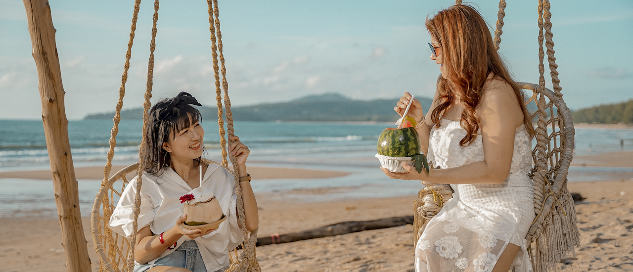 cover The Lazy Coconut บีชบาร์สุดชิคสไตล์ไมอามี่