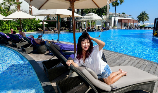 cover …โรงแรม อินเตอร์คอนติเนนตัล หัวหิน รีสอร์ท  InterContinental Hua Hin Resort  กับแม่ประนอม จ้า