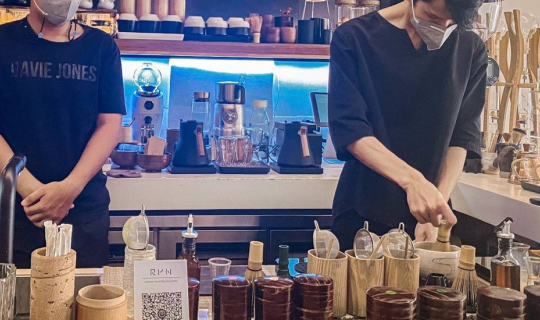 Cover Ryn ร้านชาเขียวเข้มข้น ละมุน ได้ความญี่ปุ่นจ๋าๆ พร้อมรสสัมผัสที่ไม่เ...