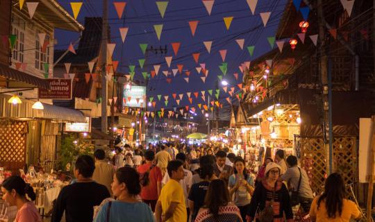 Cover สัมผัสกลิ่นอายริมชายโขง ณ เชียงคาน ถนนคนเดินแห่งความทรงจำ...