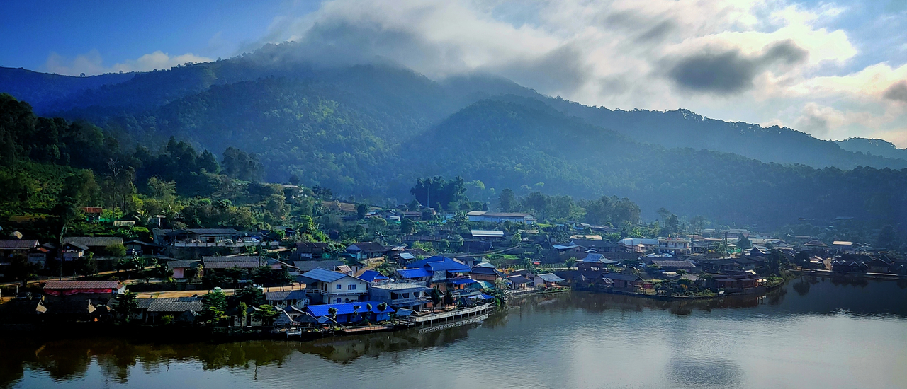 cover บ้านรักไทย หมู่บ้านในสายหมอก เดือน ตุลาคม