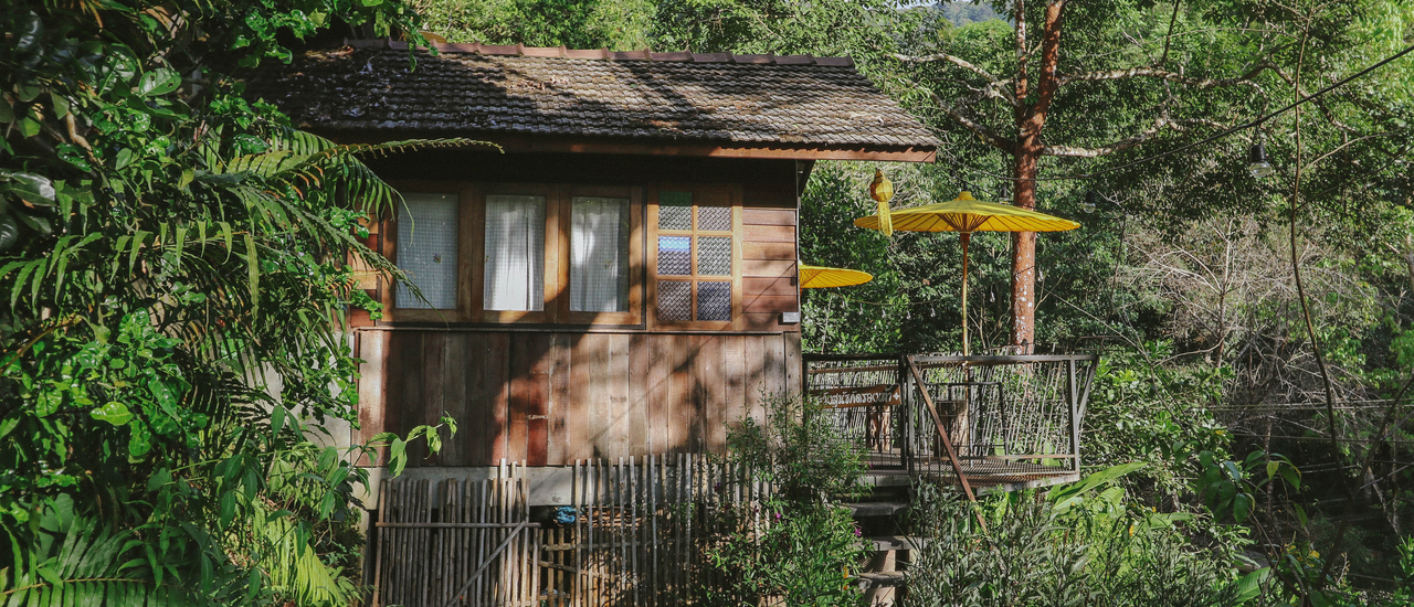 cover นอนรับลมหนาวกลางธรรมชาติที่ "บ้านอิงดอย" แม่กำปอง | Bliss Out There