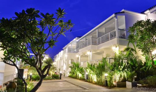 cover ....เกาะสีชัง ชังแต่ชื่อ @ โรงแรม Somewhere Koh Sichang ตามรอยตำนาน "เขาเล่าว่า" เกาะที่เต็มไปด้วยเรื่องราวของ ความรัก