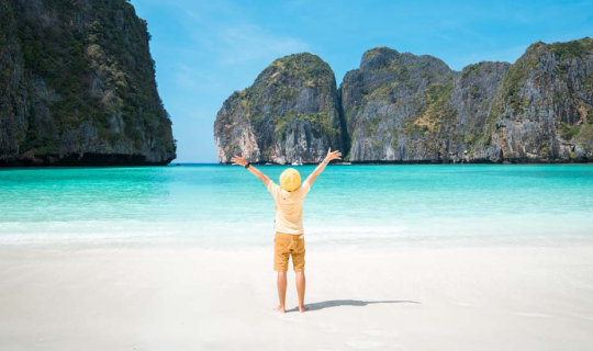 Cover เยี่ยมชมธรรมชาติสวยๆ น้ำทะเลใส หาดทรายขาว และปลาฉลามตัวน้อย ที่ #อ่า...