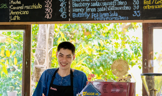 Cover ลากแฟนไปเฮือนแก้วกาแฟ คาเฟ่ โฮมมี่ๆในบ้านสวนเจ้าของน่ารักอบอุ่น เครื...