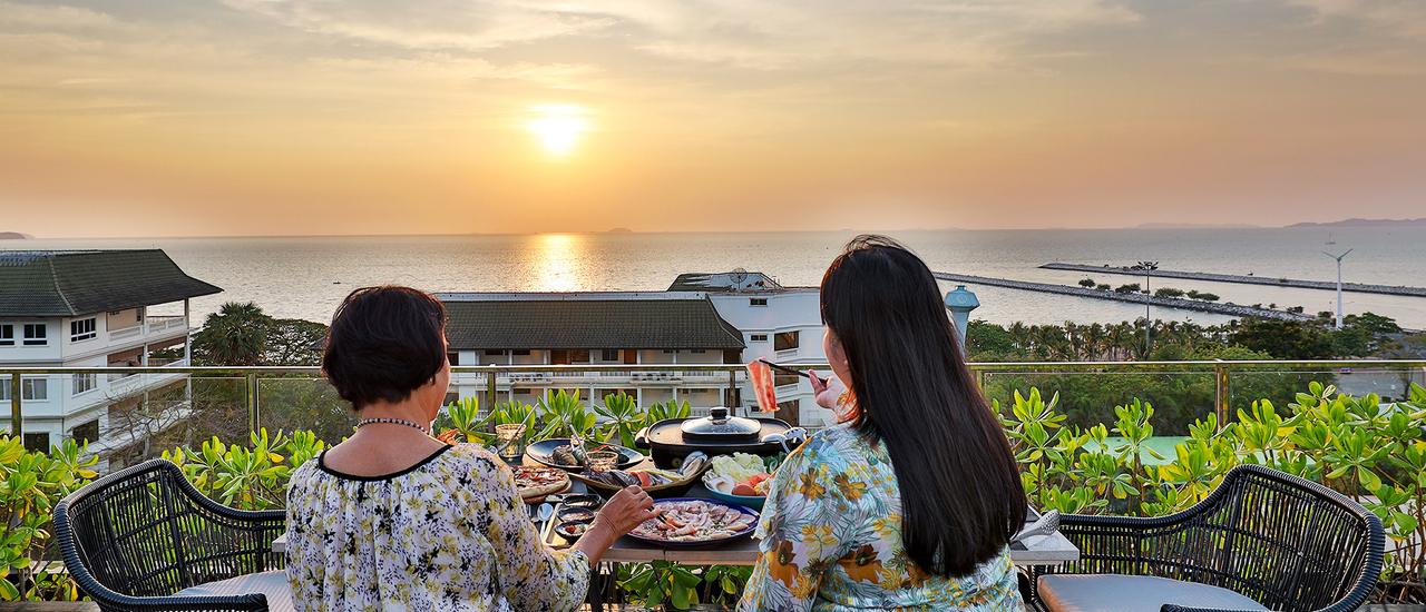 cover Cross Vibe Pattaya Seaphere โรงแรมพัทยาใกล้ทะเล สัตว์เลี้ยงพักได้ ❤️ 🌴 🐩