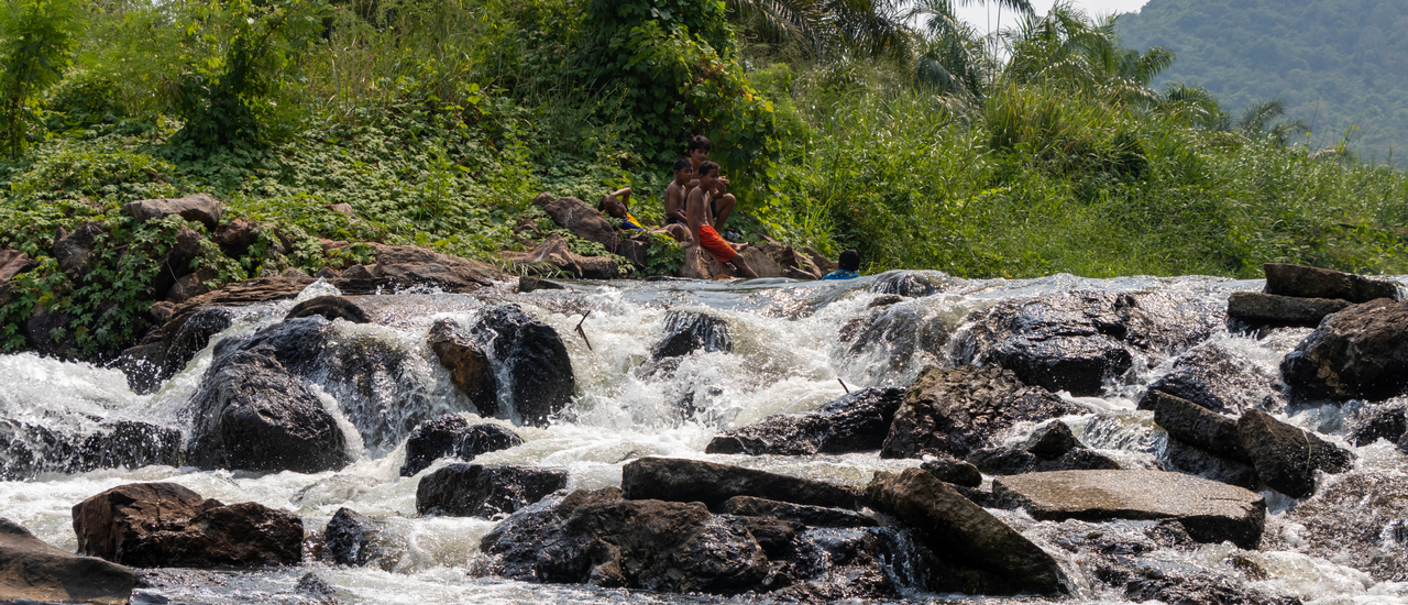 cover ร้อนนี้แช่น้ำให้สบายใจกัน ที่ "แก่งดินสอ" อ.หัวหิน