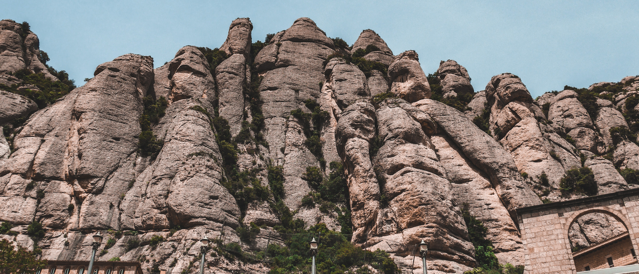 cover หนีความวุ่นวาย ไปหาความสงบบนภูเขาศักดิ์สิทธิ์ Montserrat