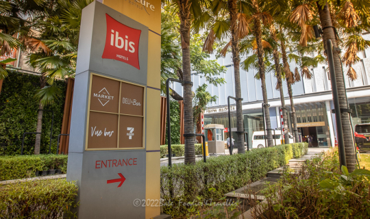 cover ชวนนอนเล่น ชิล ๆ โรงแรมราคาสบายกระเป๋า ที่... Ibis Bangkok สุขุมวิท 24