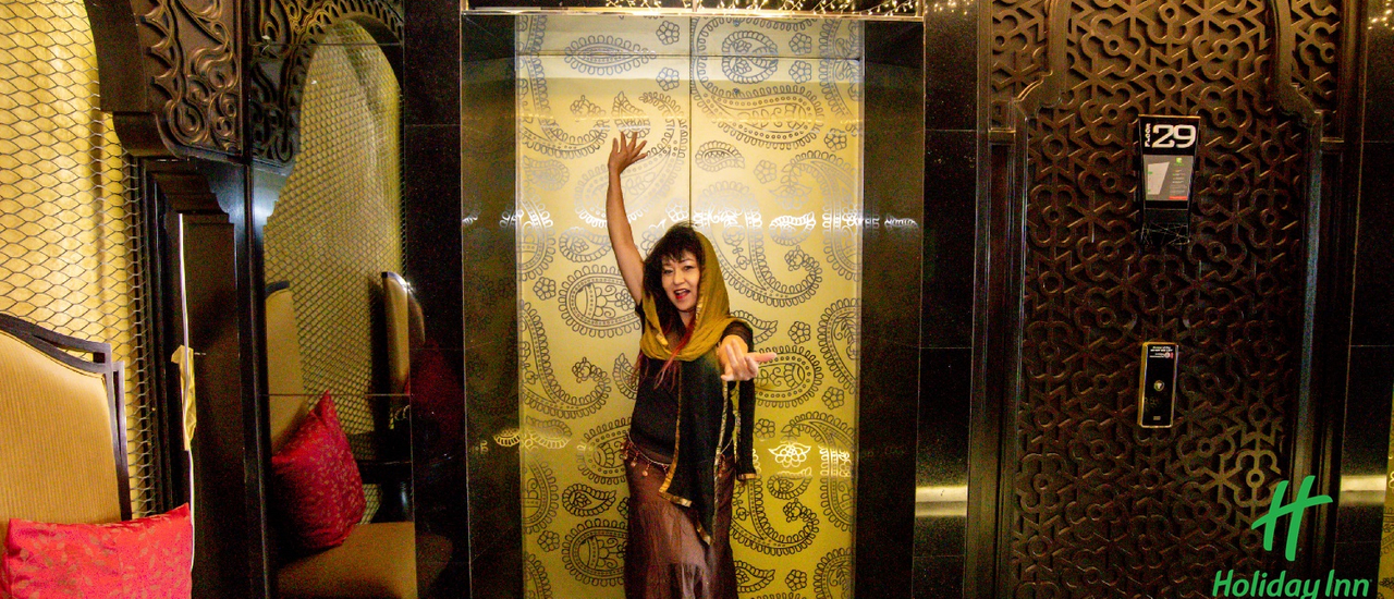 cover อินเดีย ซันเดย์ บรันช์ ที่ห้องอาหารมายา  ฮอลิเดย์อินน์ กรุงเทพ สุขุมวิท Holiday Inn Bangkok Sukhumvit กับ แม่ประนอม จ้า