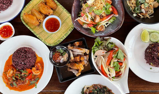 Cover บันทึกการกิน ทริป "แพร่ - น่าน" กับ 6 ร้านอาหาร 2 ร้านขนม...