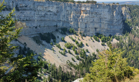 cover Creux du Van แกรนด์แคนยอนแห่งสวิตเซอร์แลนด์