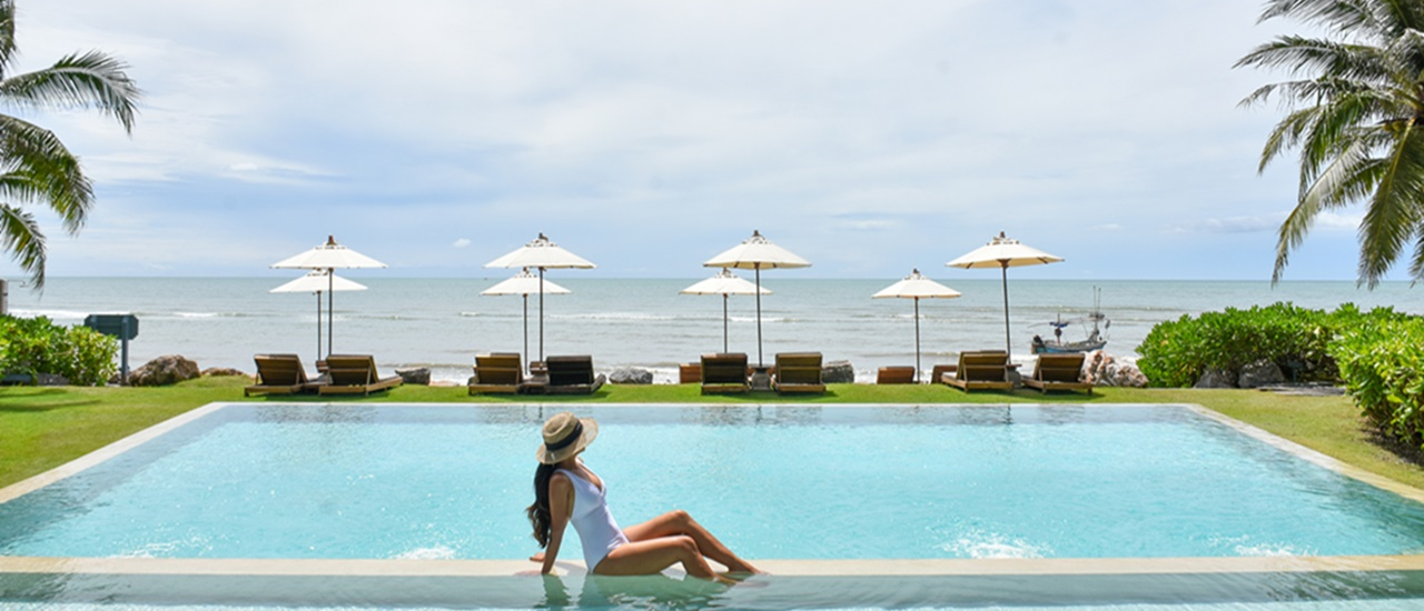 cover Devasom Hua Hin Resort ที่พักริมทะเลหัวหิน สไตล์ย้อนยุคสุดคลาสสิค สวยสงบ ร่มรื่น บรรยากาศดี มีความเป็นส่วนตัว
