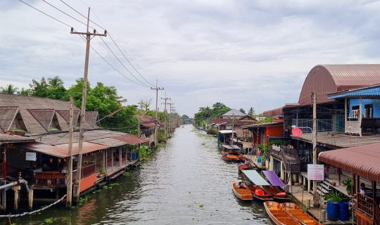 Cover ข้าวต้มเจ๊ลุ้ย ตลาดน้ำดำเนินสะดวก...