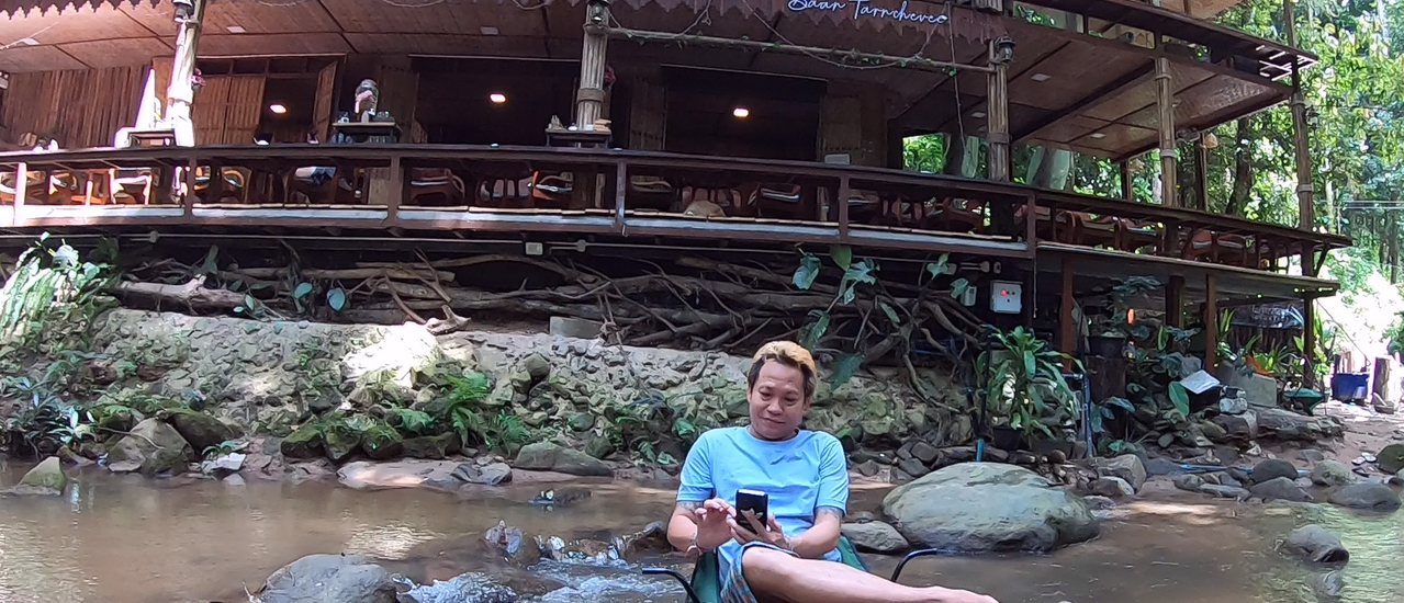 cover หลุดไปอีกโลก ที่บ้านธารชีวี แม่แมะ  เจียงหม่ายยจ้าว