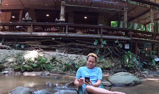 cover หลุดไปอีกโลก ที่บ้านธารชีวี แม่แมะ  เจียงหม่ายยจ้าว