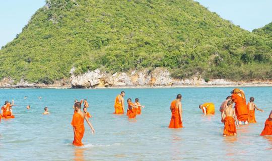 cover Exploring Prachuap Khiri Khan Province
