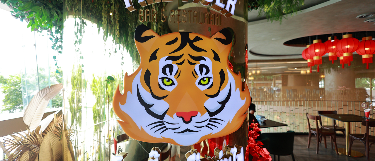 cover เสือพ่นไฟก็ไม่กลัว หากทั่นผบ.อยากกิน มาตะลุยกับพี่วาฬที่ร้าน โรงเตี๊ยมเสือพ่นไฟ@Iconsiam กันครับ