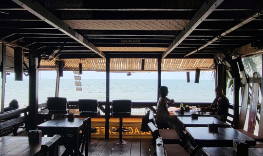 cover ร้านพิซซ่าลับริมทะเล ณ เมืองพัทยา x Craft beers l Drifters Beach Cafe