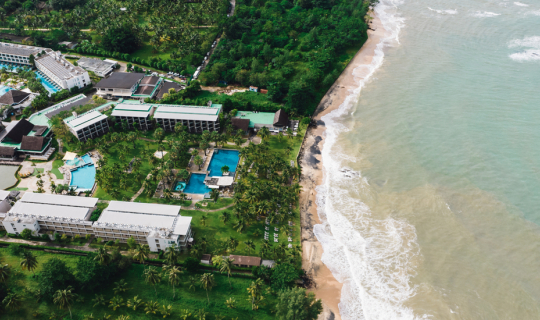 cover The Sands Khao Lak by Katathani - สวรรค์ของเด็กๆ และ สายแฟมิลี่ โรงแรมที่มีสวนน้ำและคิดส์คลับอลังการที่สุดในเขาหลัก