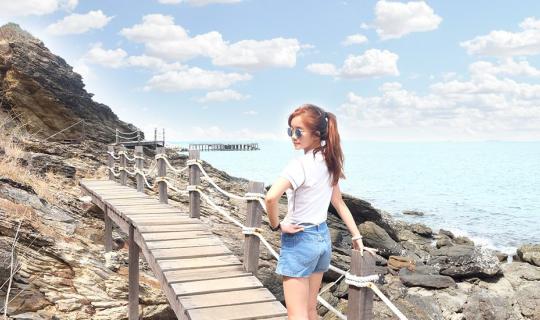 cover The 4 places where should not be missed in Rayong Province > Thung Prong Thong - Khao Laem Ya - Khao Kloi Floating Market - Mae Rumphueng Beach. 2 Days 1 Night Trip only 1560 Baht.