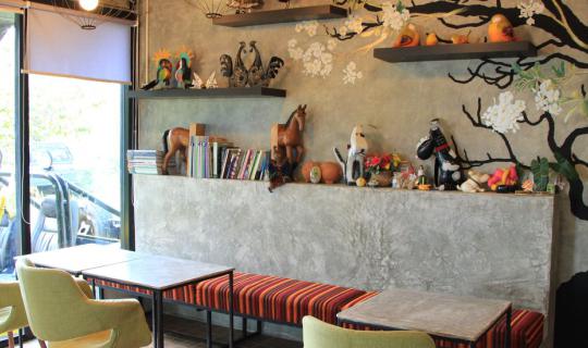 cover "Flower Blue Coffee & Bristro" ร้านกาแฟสุดเก๋บนเกาะสีชัง