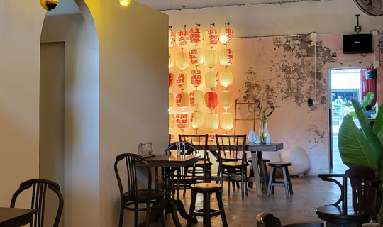 Cover Ling Chen Cafe ค่าเฟ่สไตล์จีน ผสมผสานวินเทจ ในอำเภอเมืองกันตัง จังหว...