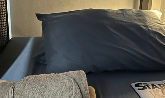 Cover รีวิวที่พักราคา 250 บาทเดินไปสนามบินได้...