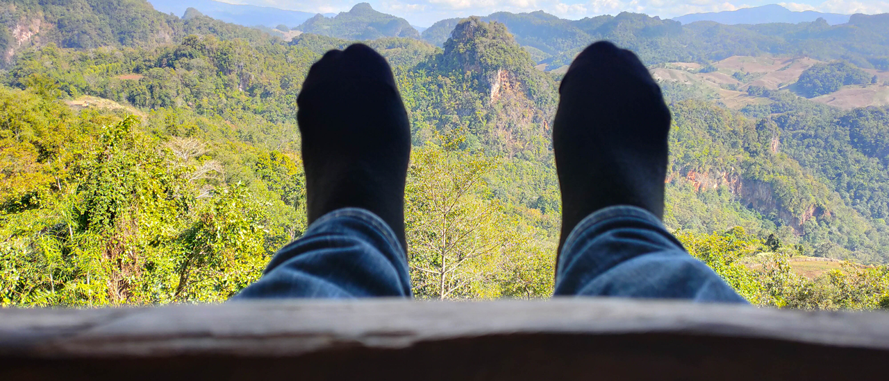 cover ก๋วยเตี๋ยวห้อยขา บ้านจ่าโบ่