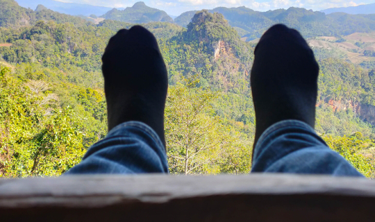 Cover ก๋วยเตี๋ยวห้อยขา บ้านจ่าโบ่...