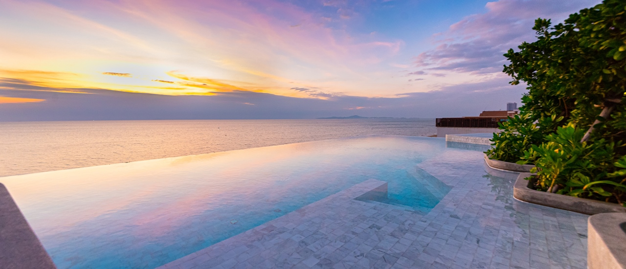 cover Review U Jomtien Pattaya กับ สระว่ายน้ำที่สวยมากก