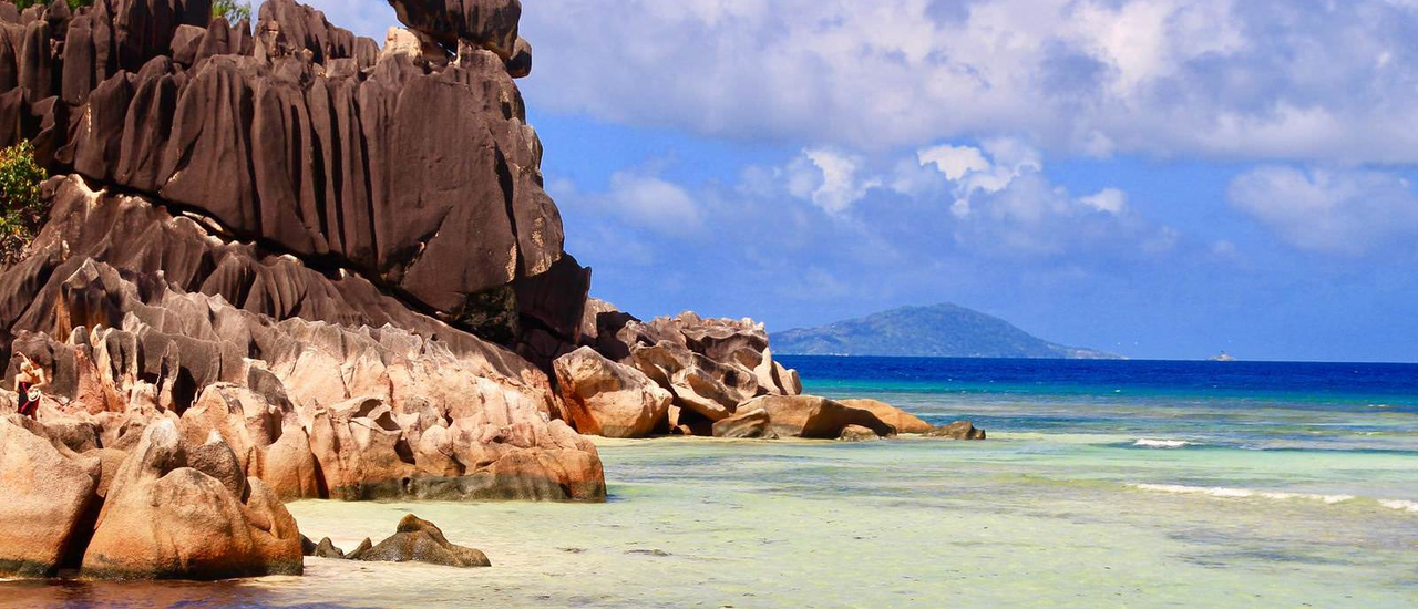 cover Praslin Travel Guide: A Luxurious Island Paradise in Seychelles