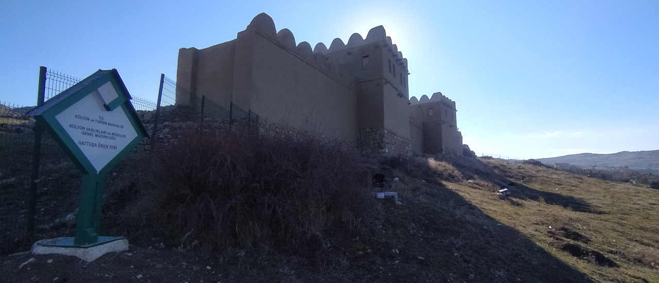 cover บินเดี่ยวเที่ยวตุรกี ตอน 6 เปิดประตูสู่เมโสโปเตเมีย Yazılıkaya อารามศักดิ์สิทธิ์ของอาณาจักรฮิตไทต์ AlacaHöyük เมืองดั้งเดิมของชาวฮิตไทต์