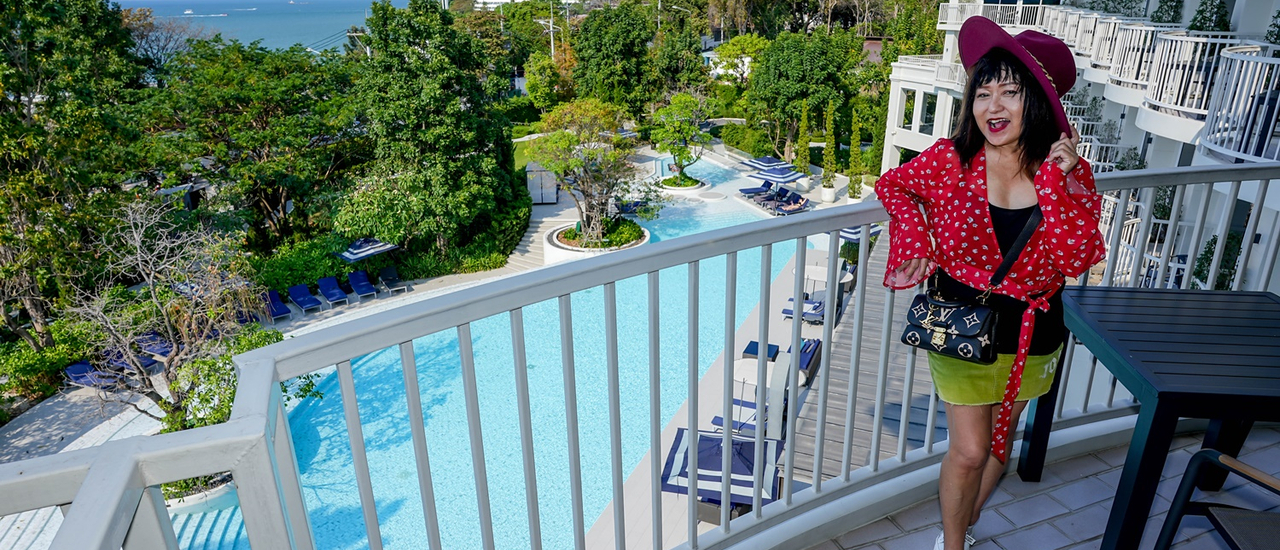 cover ...รีวิว โรงแรม Cross Pattaya Pratamnak    ครอส พัทยา พระตำหนัก  เปิดใหม่ๆซิงๆ กับแม่ประนอม จ้า