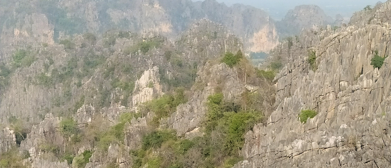 cover วิธีเดินทางด้วยรถสาธารณะ/รถตู้ไปพิชิตยอดเขาล่องเรือตาหมื่น ถ้ำเดือน ถ้ำดาว อัญมณีแห่งบ้านมุง เนินมะปราง จ.พิษณุโลก