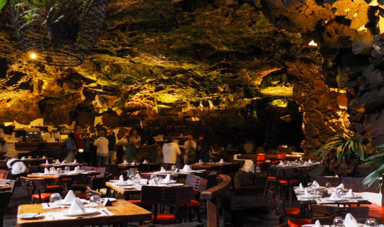 cover Jameos del Aqua และ Cueva de los verdes อุโมงค์ภูเขาไฟและถ้ำจากการปะทุของลาวา เกาะ Lanzarote ประเทศสเปน