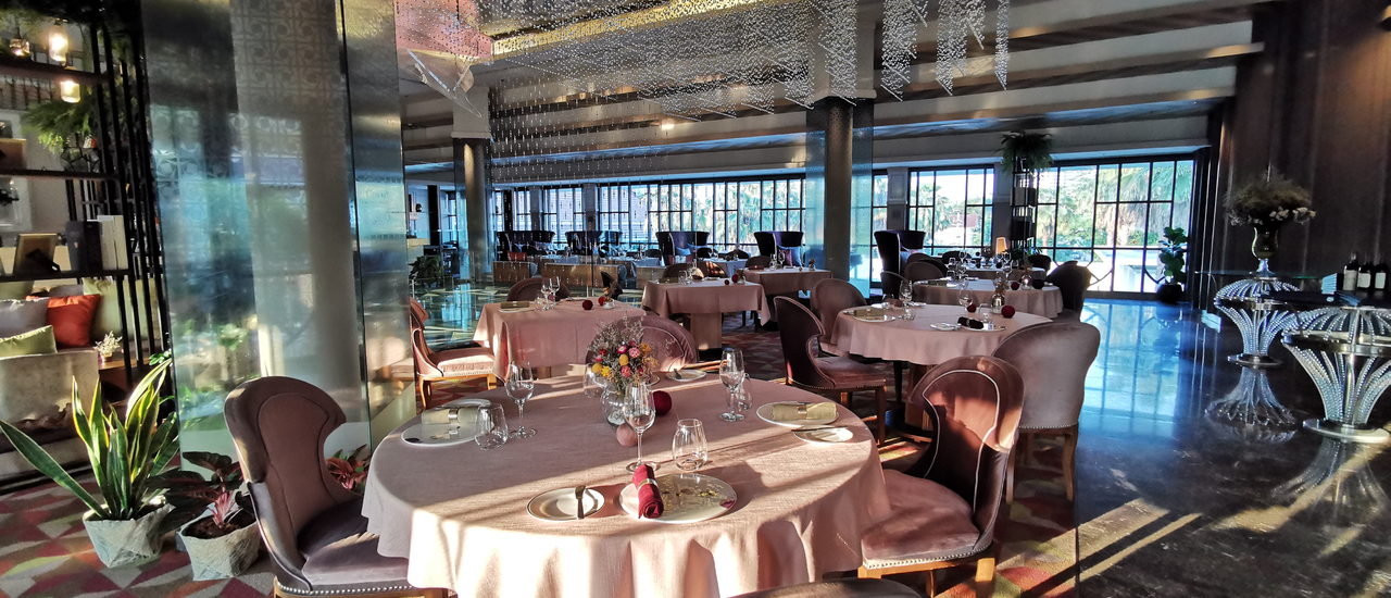 cover สัมผัสประสบการณ์อาหารฝรั่งเศส รสเลิศ โดยเชฟฝีมือระดับเทพ เชฟ "Jean-Michel Lorain" (เชฟได้รับมิชลิน 2 ดาว และดาวสีเขียว) เชฟบินจากฝรั่งเศส มาที่ห้องอาหาร (Jaime by Jean-Michel Lorain)