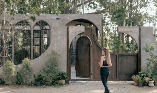 cover คาเฟ่บางแสน สไตล์ Loft คลาสสิค ปูนเปลือย