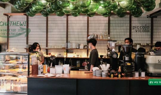 Cover Piccolo Vicolo | คาเฟ่ลับที่เปรียบเสมือนโอเอซิสใจกลางกรุง...