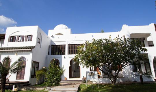 cover [ฟอฟอพาเที่ยว] พาเที่ยวทะเลช่วงหน้าหนาวที่ Al Medina Beach House หาดคุ้งวิมาน จันทบุรี