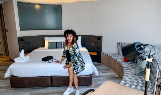 cover ...รีวิว โรงแรม ซีคเกอร์ส ฟายน์เดอร์ส พระราม 4 Seekers Finders Rama IV Hotel  SureStay Collection by BW   กับแม่ประนอม