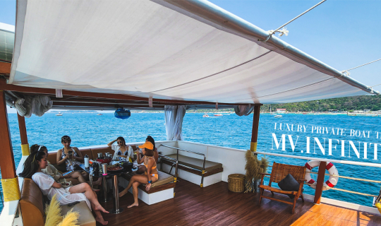 cover ล่องเรือ ใช้ชีวิตแบบ Luxury ที่พัทยา !