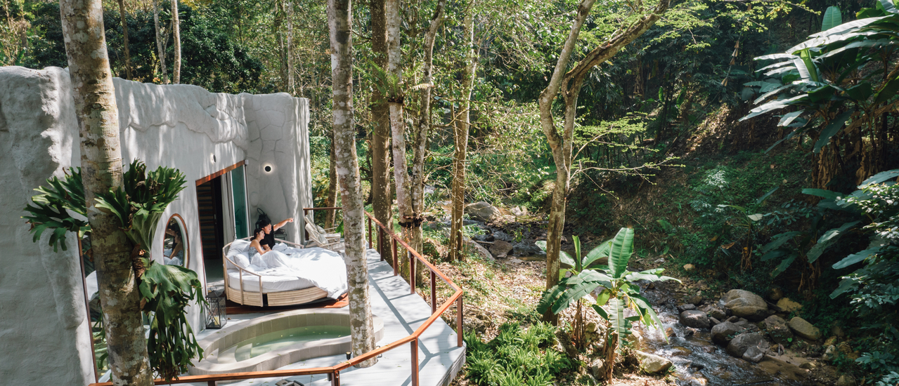 cover ที่เดียวในไทย! La Lanna วิลล่าริมลำธารกลางป่าที่มีเตียงเลื่อนได้