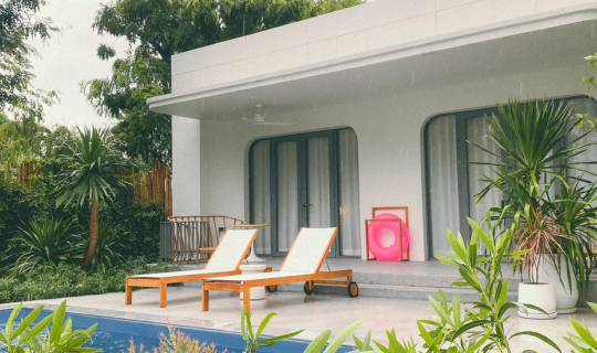 Cover The Standard, Huahin...